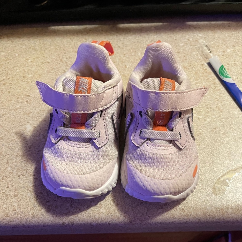 Nike tennis shoes size 3